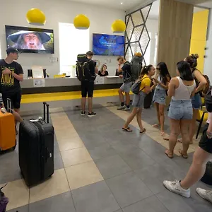 بيت شباب The Hive Party, بودابست